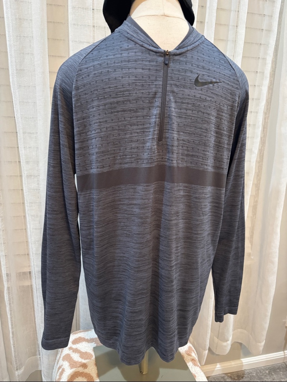 Nike Men's Long-Sleeve Lightweight Half-Zip Pullover in Charcoal Gray
